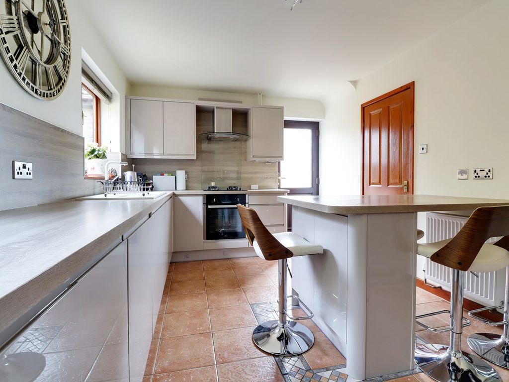 3 bed detached house for sale in Binks Court, Brethergate, Westwoodside DN9, £315,000