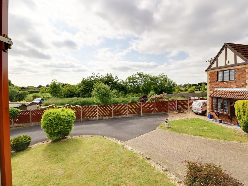 3 bed detached house for sale in Binks Court, Brethergate, Westwoodside DN9, £315,000