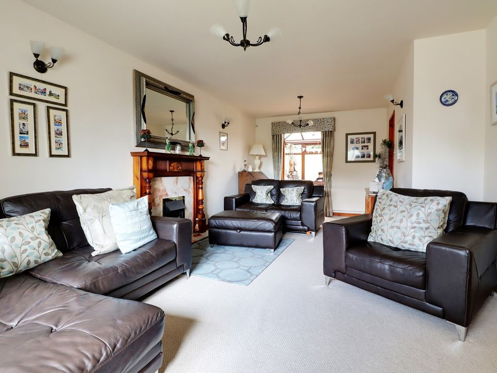 3 bed detached house for sale in Binks Court, Brethergate, Westwoodside DN9, £315,000