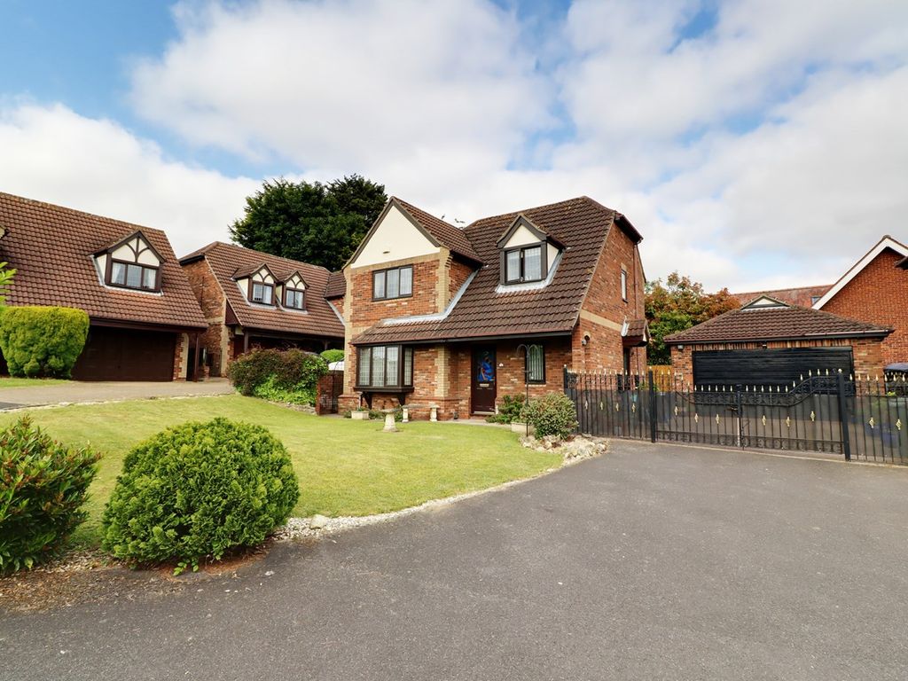 3 bed detached house for sale in Binks Court, Brethergate, Westwoodside DN9, £315,000