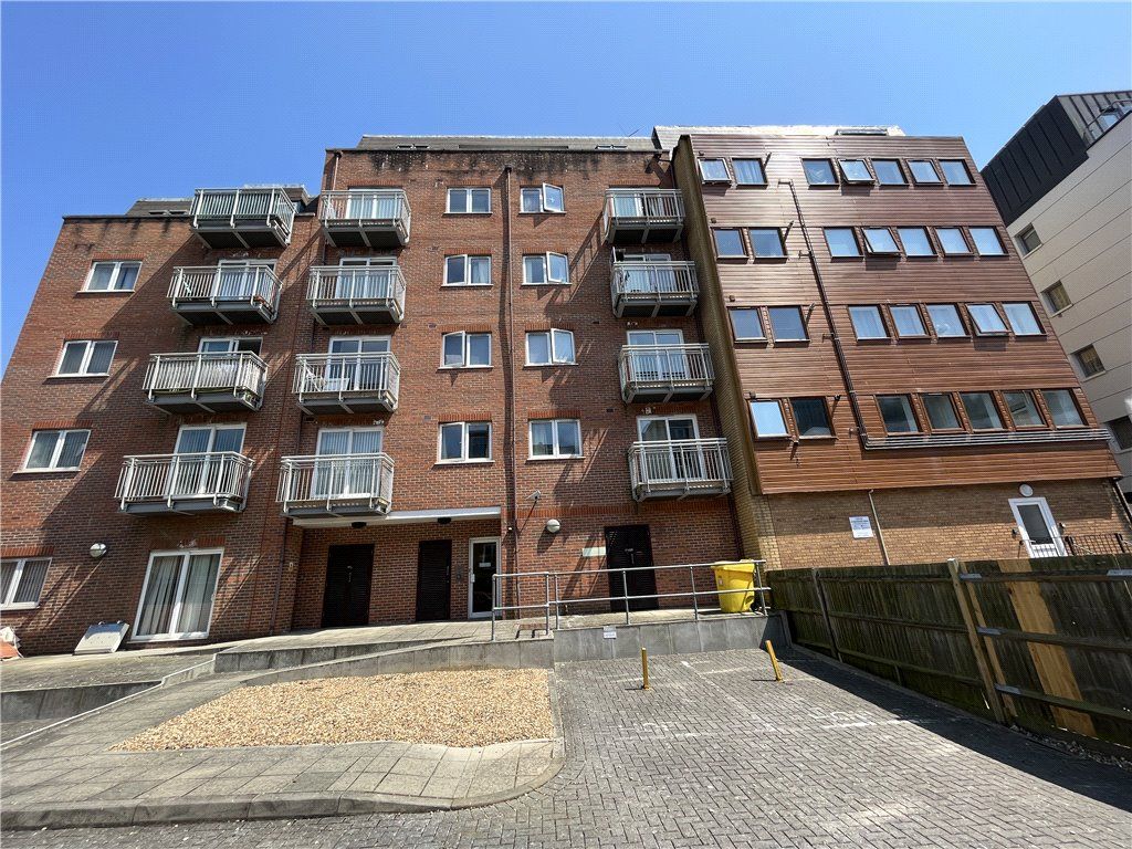 2 bed flat for sale in High Street, Cosham, Portsmouth PO6, £175,000