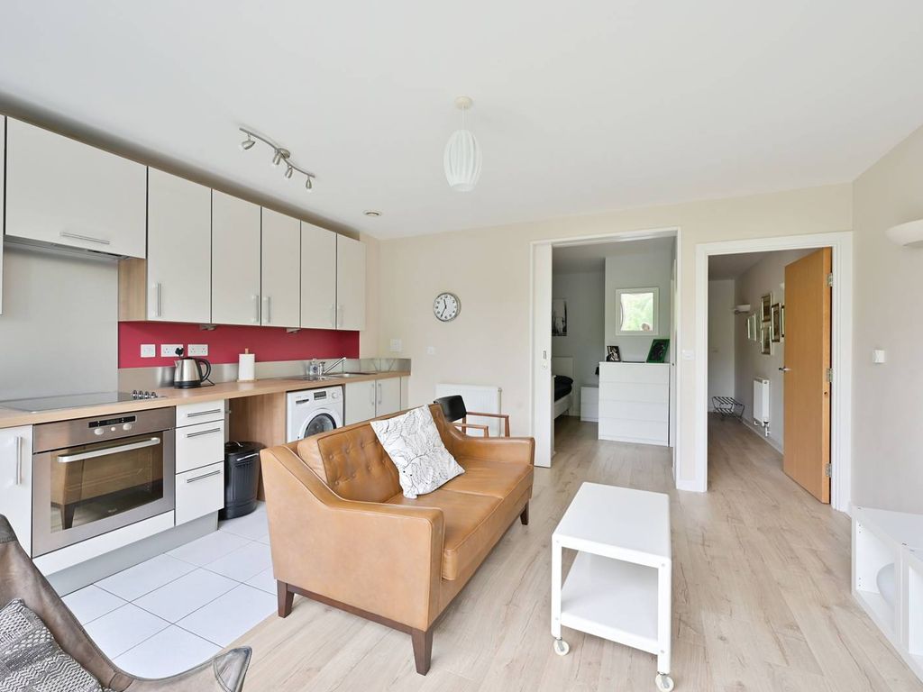 1 bed flat for sale in Palladio Court, Wandsworth Town, London SW18, £320,000