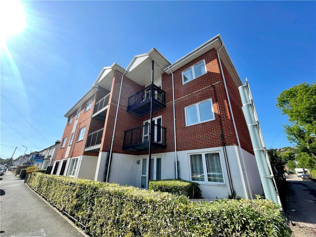 1 bed flat for sale in Abercromby Avenue, High Wycombe HP12, £150,000