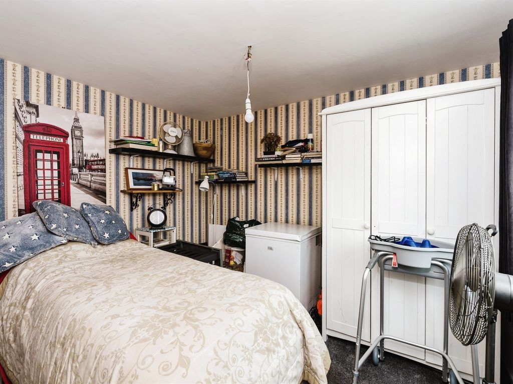 2 bed mobile/park home for sale in Oak Avenue, Blisworth, Northampton NN7, £110,000
