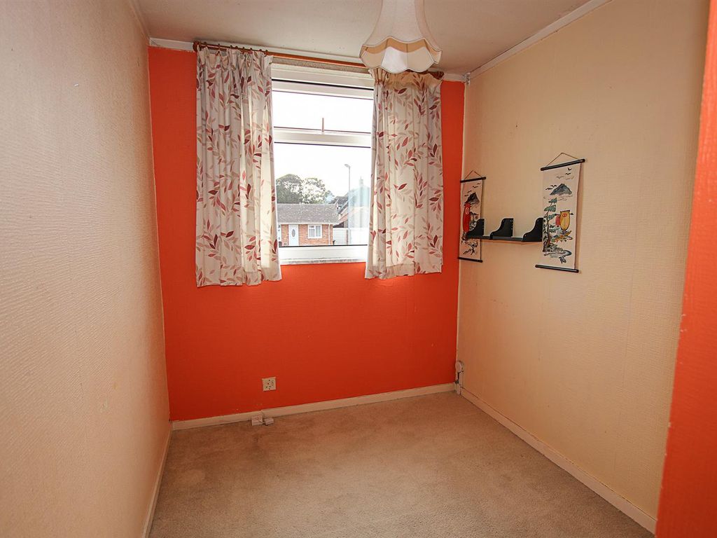 3 bed terraced house for sale in Holland Park, Cheveley, Newmarket CB8, £200,000