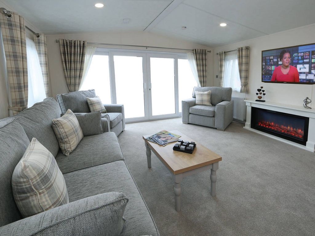 3 bed lodge for sale in Rice And Cole Ltd Sea End Boathouse, Essex CM0, £137,500