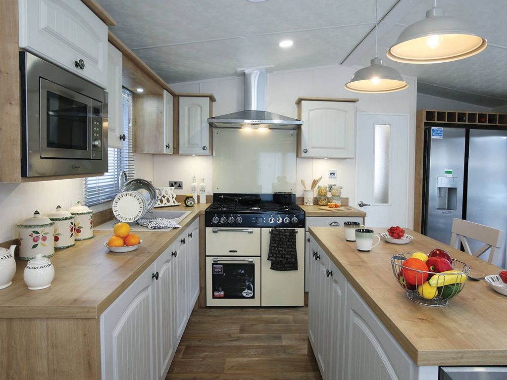 3 bed lodge for sale in Rice And Cole Ltd Sea End Boathouse, Essex CM0, £137,500