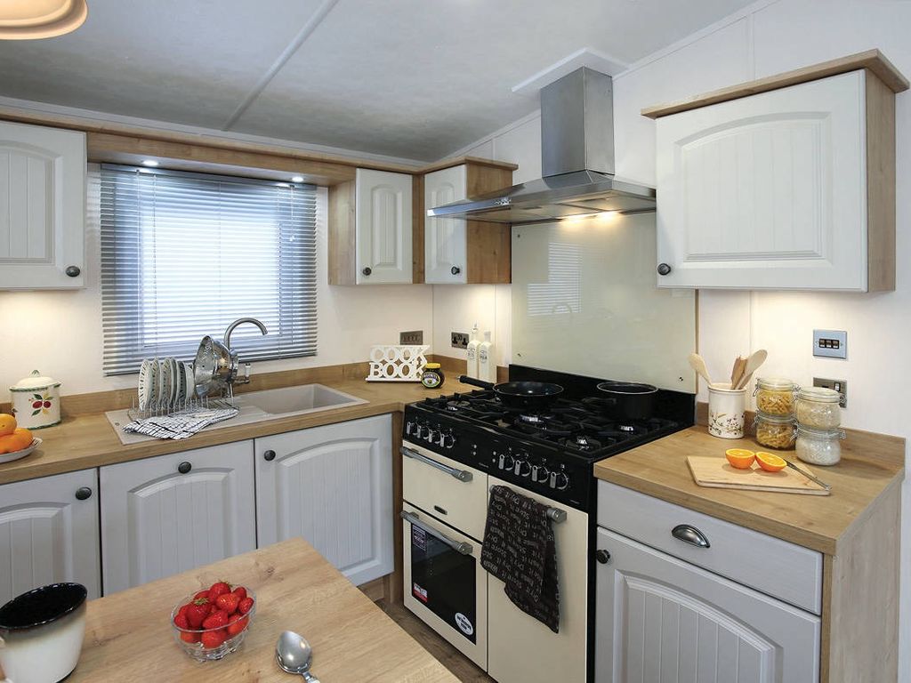 3 bed lodge for sale in Rice And Cole Ltd Sea End Boathouse, Essex CM0, £137,500