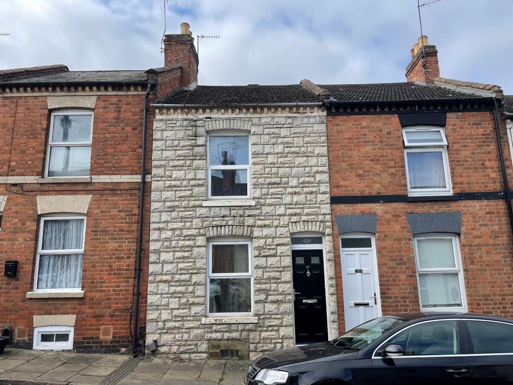 2 bed terraced house for sale in Brook Street, Northampton NN1, £170,000