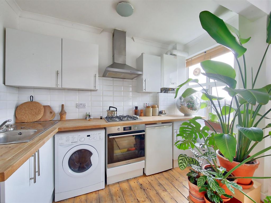 1 bed flat for sale in Effra Court, Brixton Hill, Brixton SW2, £300,000
