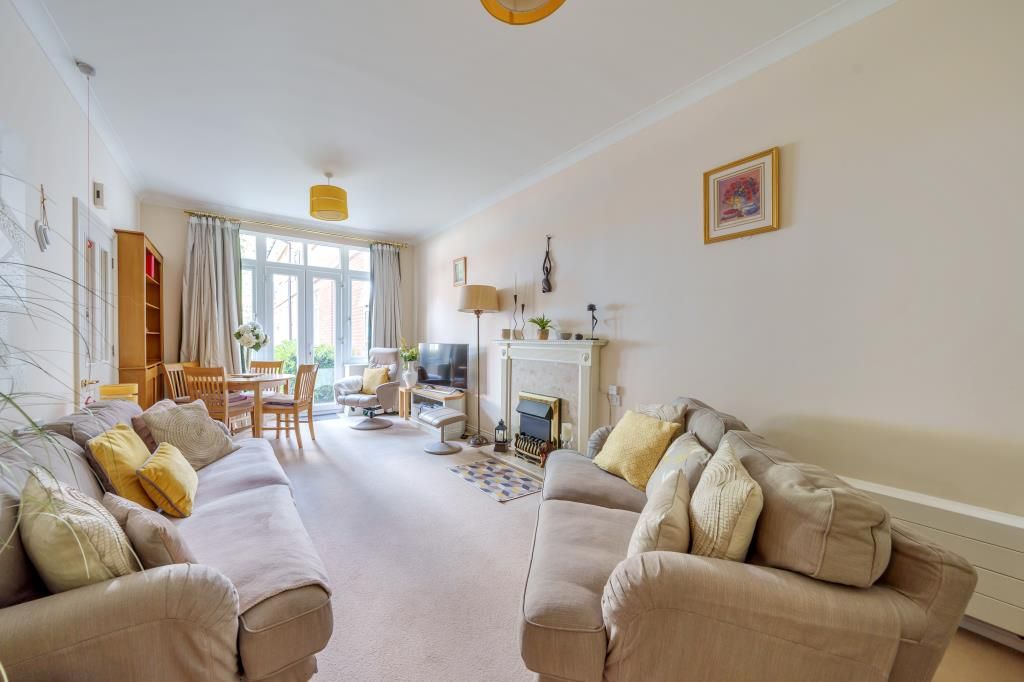 1 bed flat for sale in Mill Hill East, London NW7, £325,000