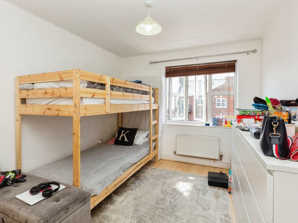 1 bed flat for sale in Coxhill Way, Aylesbury HP21, £160,000