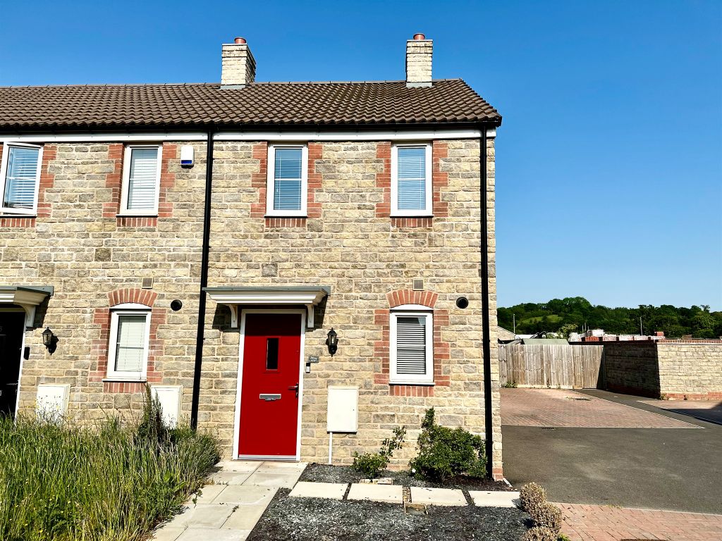 2 bed end terrace house for sale in Daffodil Way, Emersons Green, Bristol BS16, £290,000