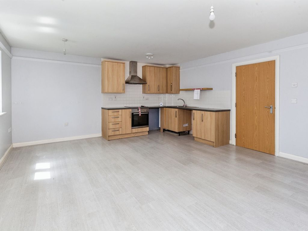 2 bed flat for sale in Montague Close, Farnham Royal, Slough SL2, £200,000