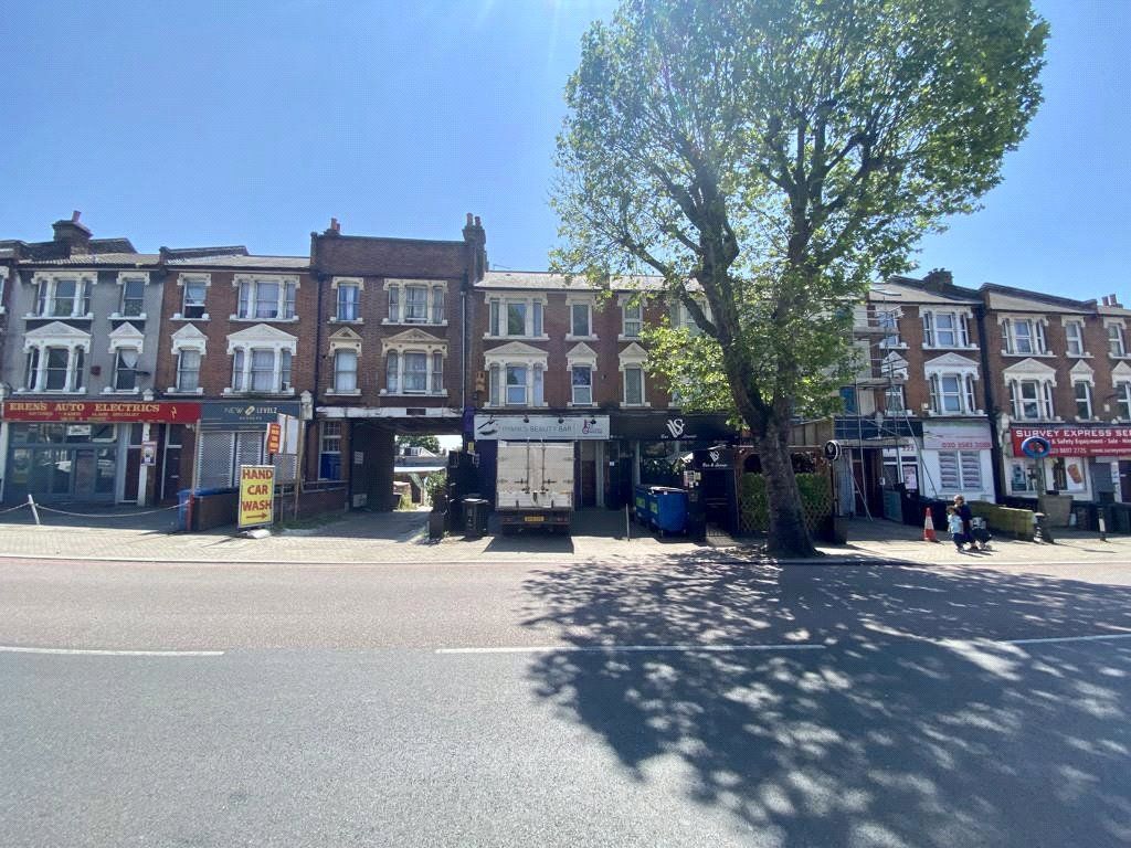 1 bed flat for sale in Brownhill Road, Catford, London SE6, £275,000