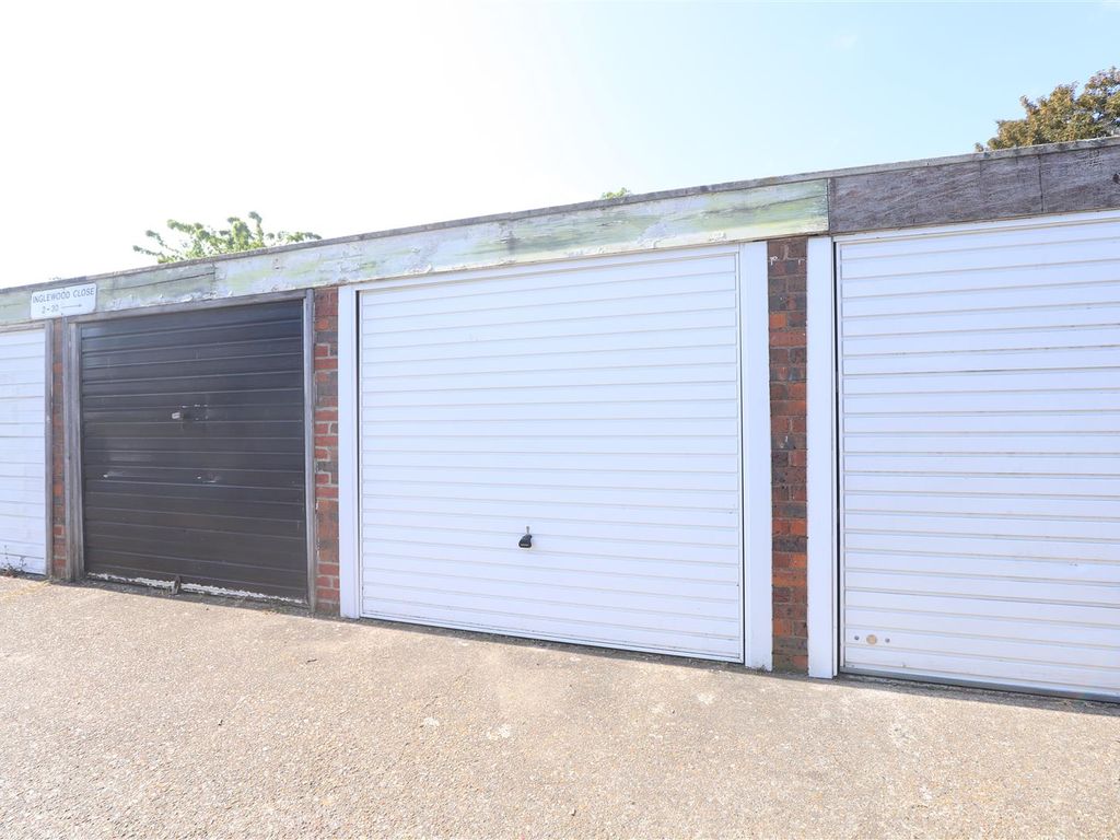 Parking/garage for sale in Garage, Inglewood Close, Hainault IG6, £18,000