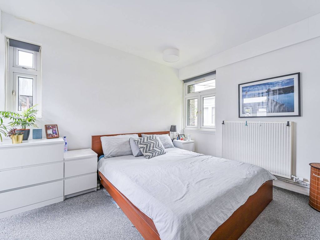 1 bed flat for sale in Wyndham Road, Camberwell, London SE5, £275,000