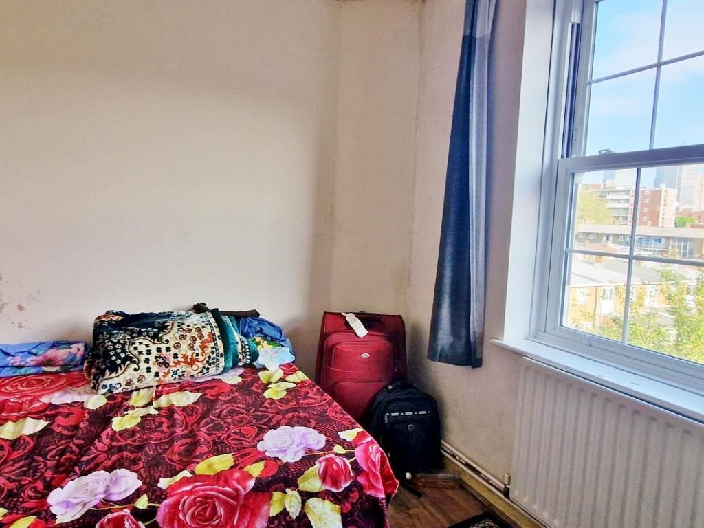 1 bed flat for sale in Rhodeswell Road, London E14, £250,000