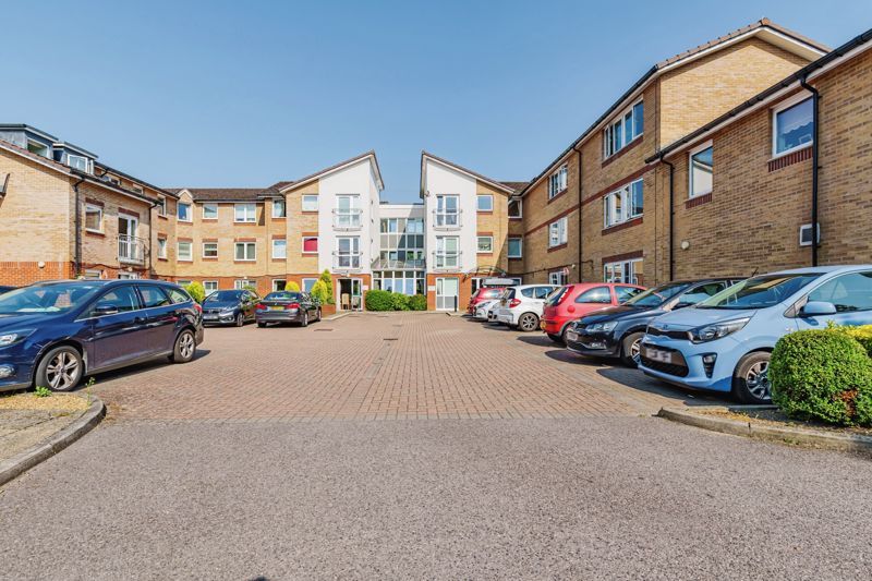 1 bed flat for sale in Millfield Court, Crawley RH11, £148,500