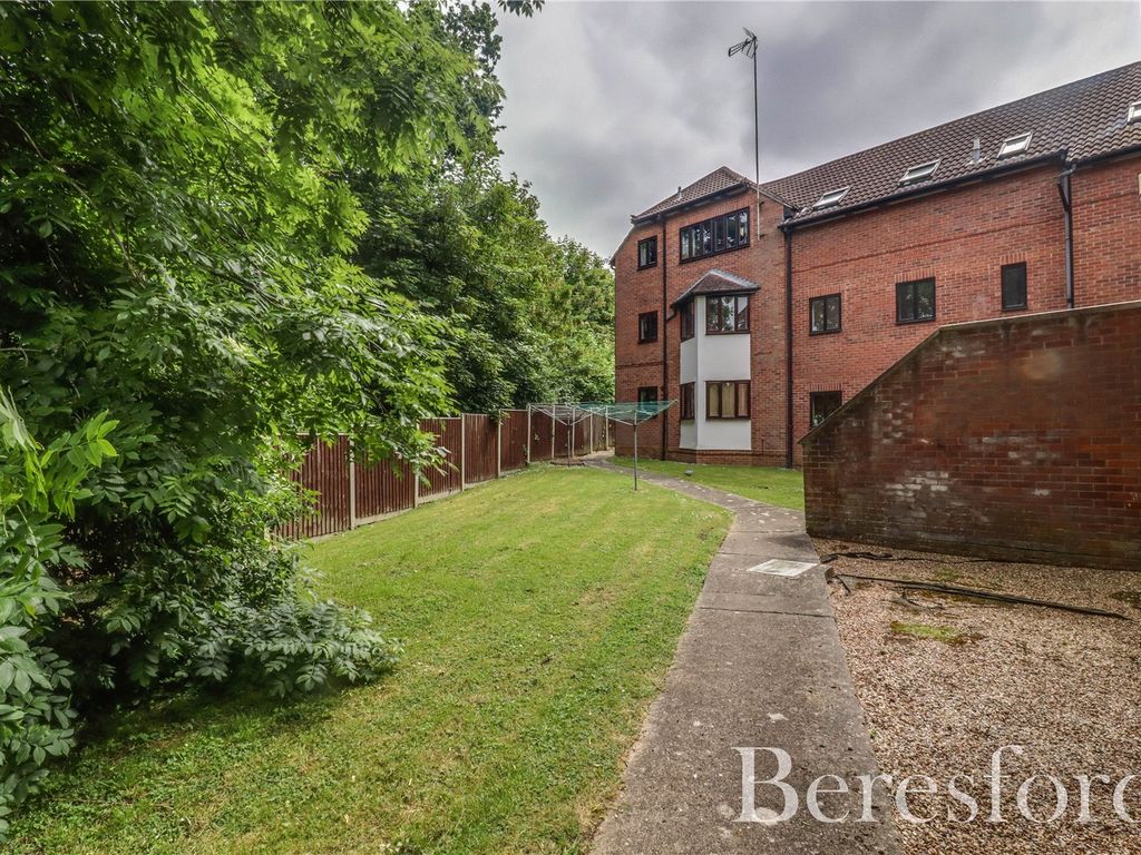 2 bed flat for sale in Mill Court, Braintree CM7, £130,000