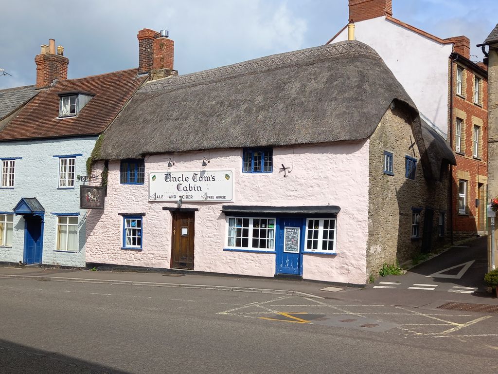 Pub/bar for sale in High Street, Wincanton BA9, £295,000