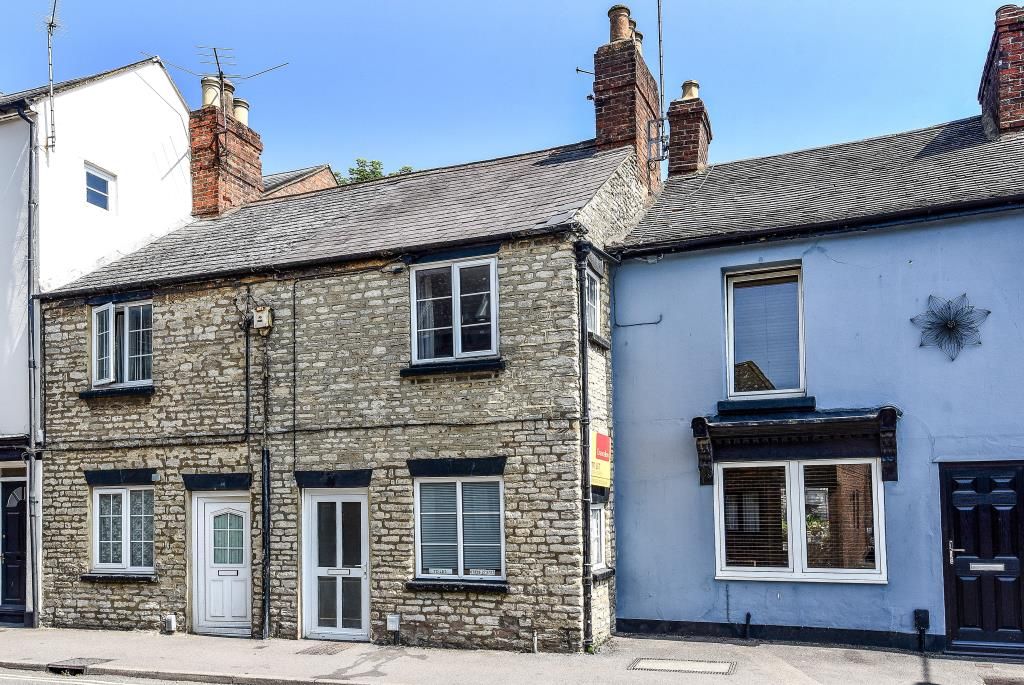2 bed terraced house for sale in Bicester Town Centre, Oxfordshire OX26, £240,000