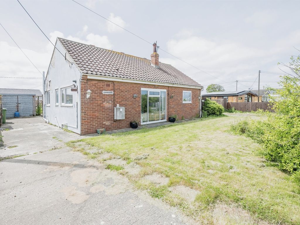 2 bed detached house for sale in Bush Drive, Eccles-On-Sea, Norwich NR12, £225,000