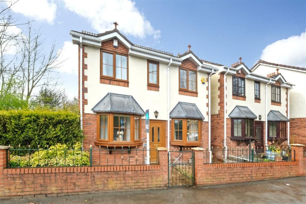 4 bed detached house for sale in Delph Road, Brierley Hill DY5, £245,000
