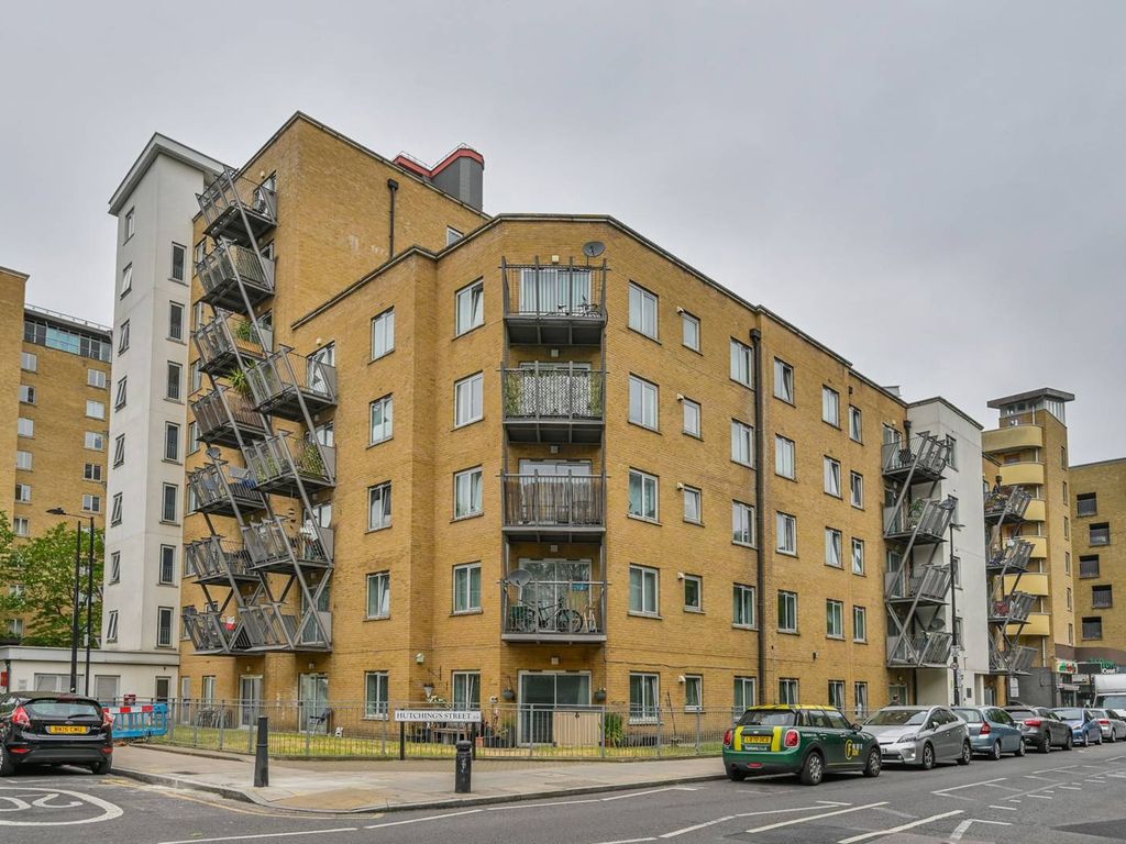 1 bed flat for sale in Express Wharf, Isle Of Dogs, London E14, £131,250
