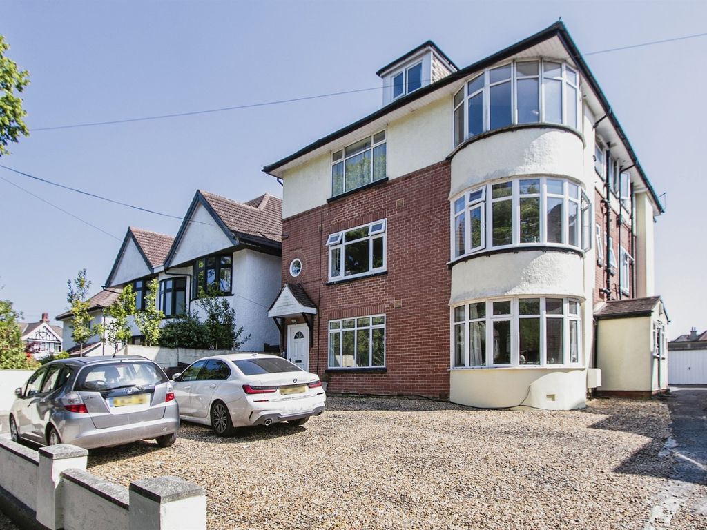 1 bed flat for sale in Wentworth Avenue, Southbourne, Bournemouth BH5, £210,000