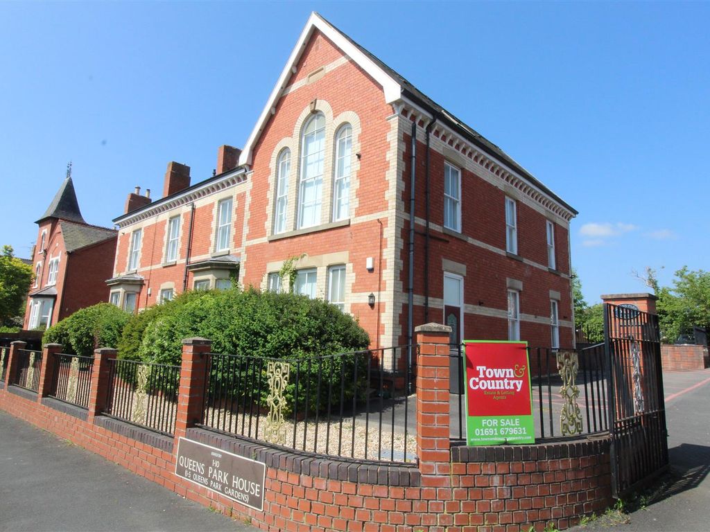 1 bed flat for sale in Queens Road, Oswestry SY11, £120,000