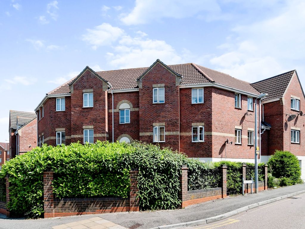 2 bed flat for sale in Lennox Close, Chafford Hundred, Grays RM16, £220,000