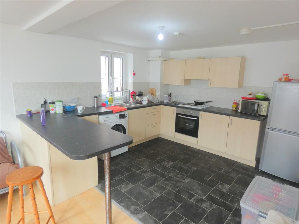 3 bed flat for sale in Fosse Road North, Newfoundpool, Leicester LE3, £160,000