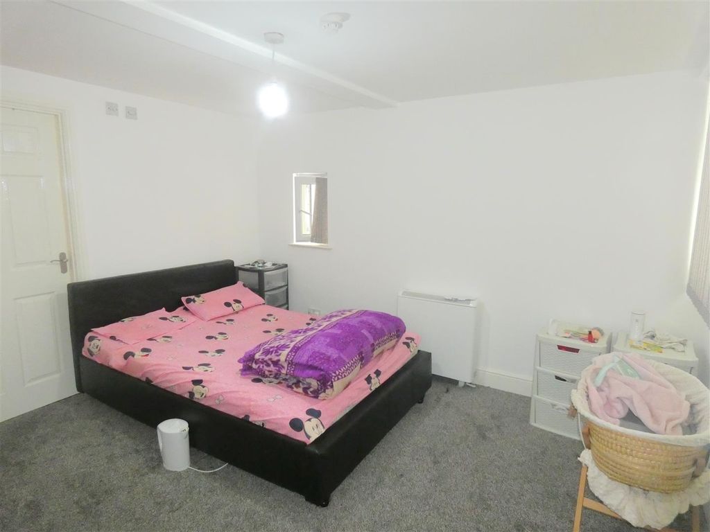 3 bed flat for sale in Fosse Road North, Newfoundpool, Leicester LE3, £160,000