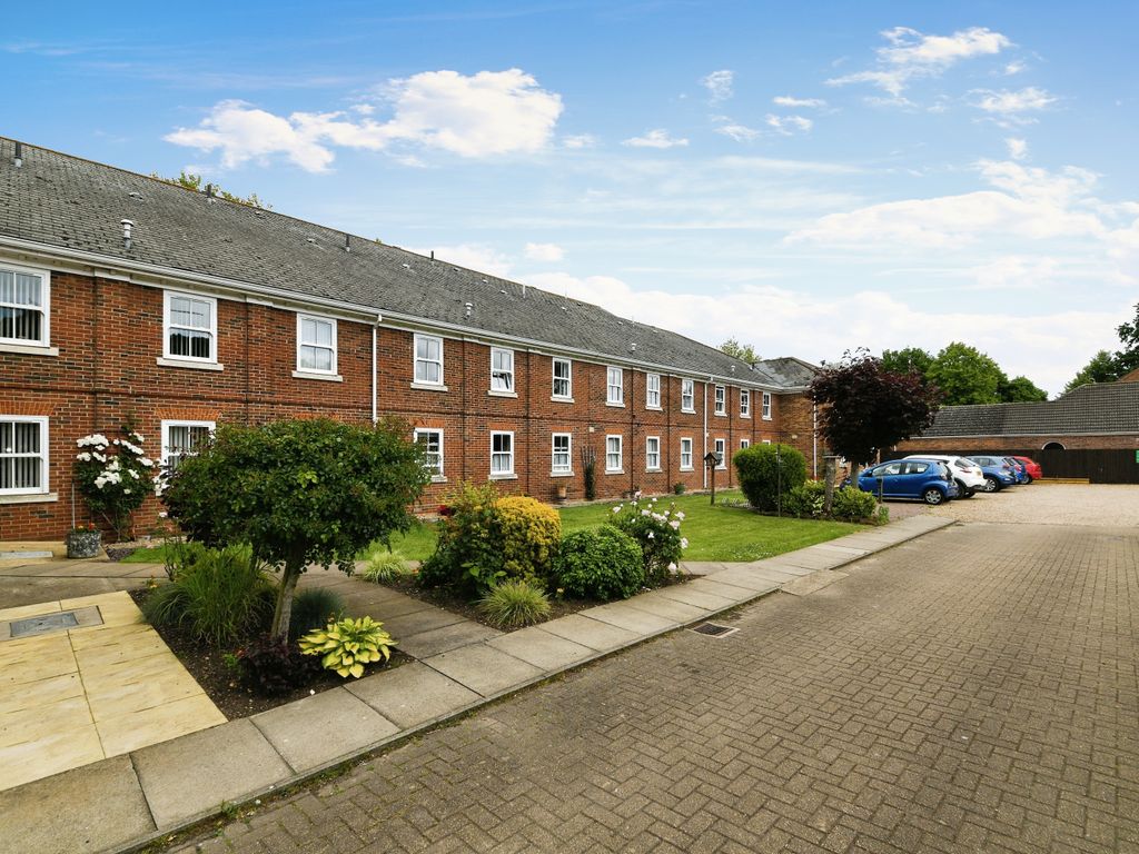 1 bed flat for sale in County Court Road, King's Lynn PE30, £95,000