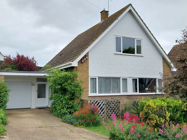 3 bed detached house for sale in Hawthorn Road, Peterborough PE7, £325,000