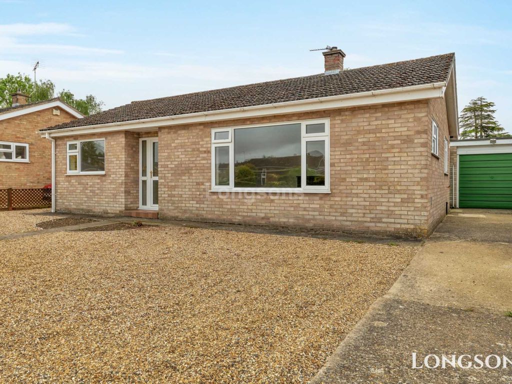 3 bed detached house for sale in Nelson Court, Watton IP25, £225,000