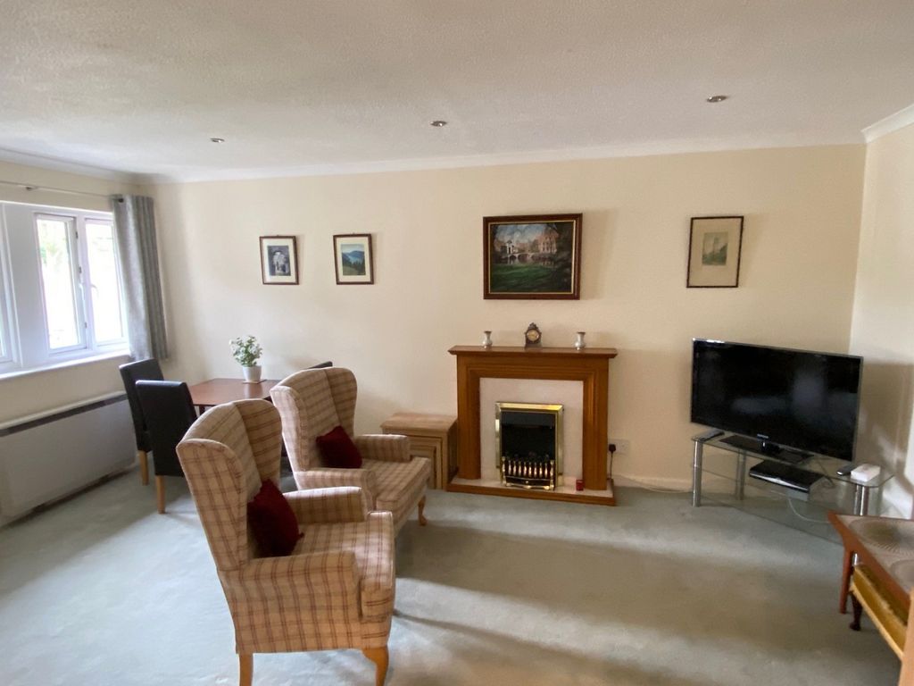 2 bed flat for sale in Woodborough Road, Winscombe, North Somerset. BS25, £150,000