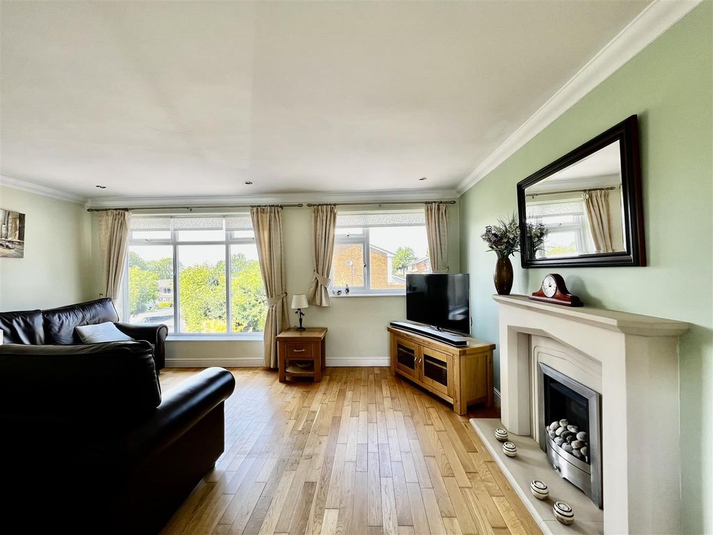 3 bed property for sale in Meadway, Stalybridge SK15, £235,000