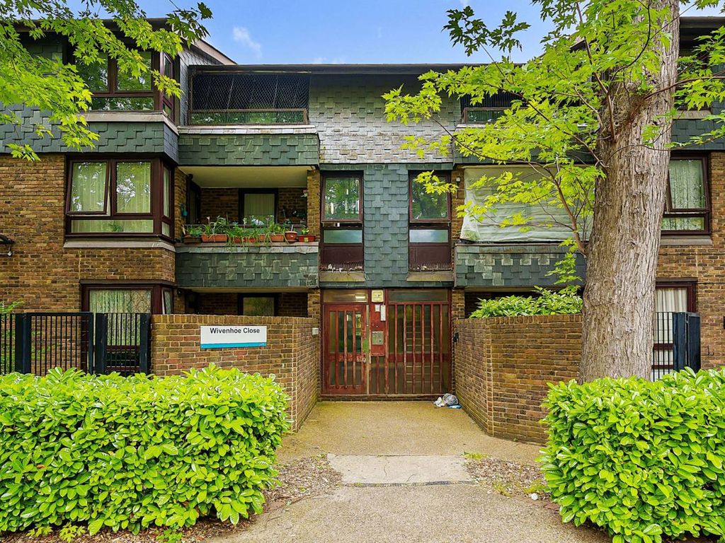 1 bed flat for sale in Wivenhoe Close, Peckham Rye, London SE15, £320,000