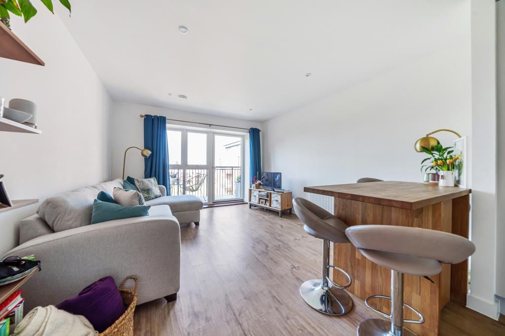 1 bed flat for sale in Ashford, Surrey TW15, £142,500