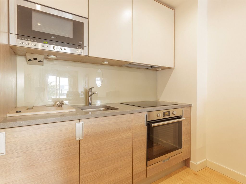 1 bed flat for sale in Heritage Avenue, Beaufort Park, Colindale NW9, £310,000