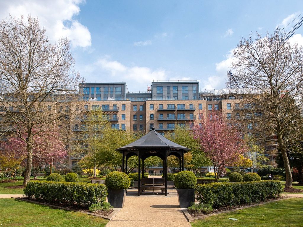 1 bed flat for sale in Heritage Avenue, Beaufort Park, Colindale NW9, £310,000