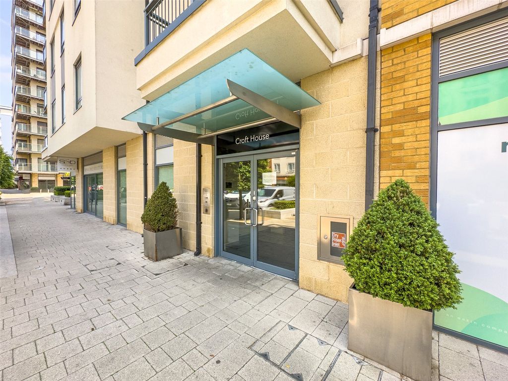 1 bed flat for sale in Heritage Avenue, Beaufort Park, Colindale NW9, £310,000