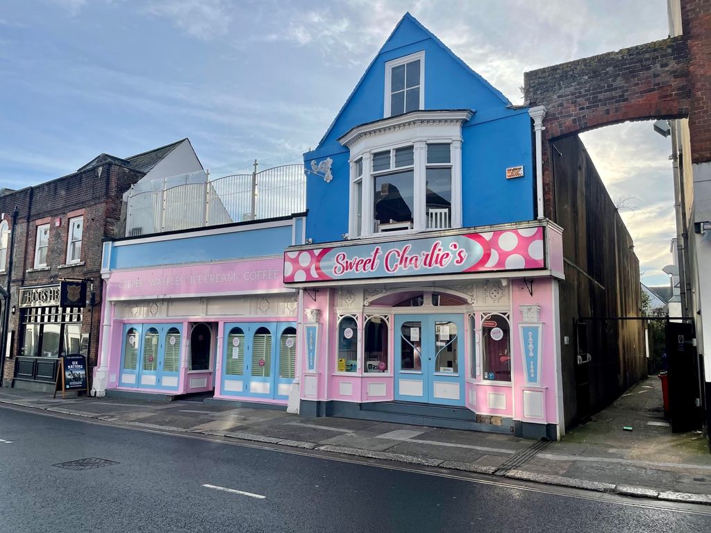 Retail premises for sale in High Street, Newport PO30, £299,950