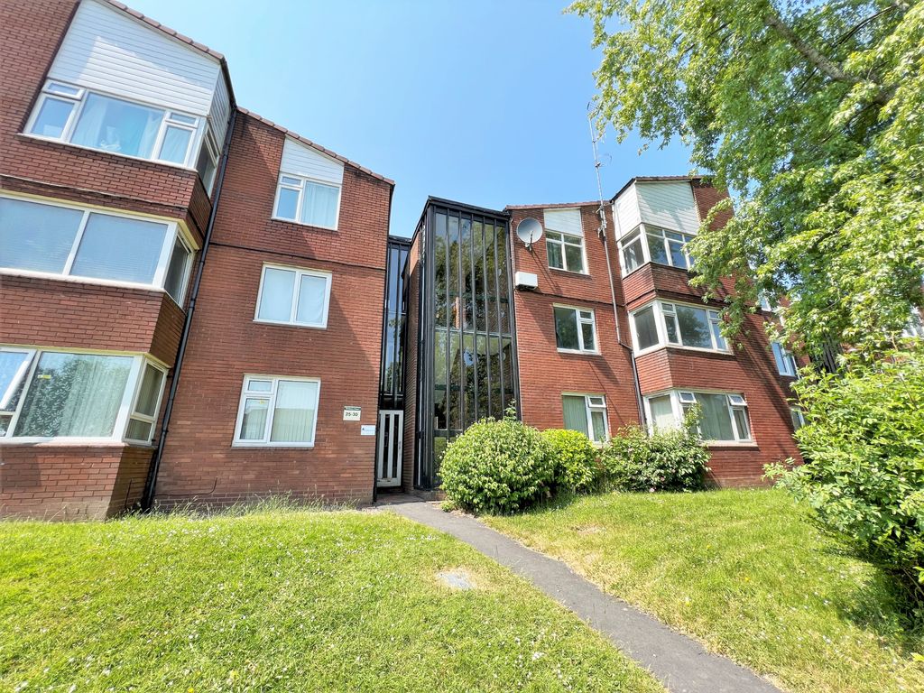 2 bed flat for sale in Delbury Court, Hollinswood, Telford TF3, £105,000