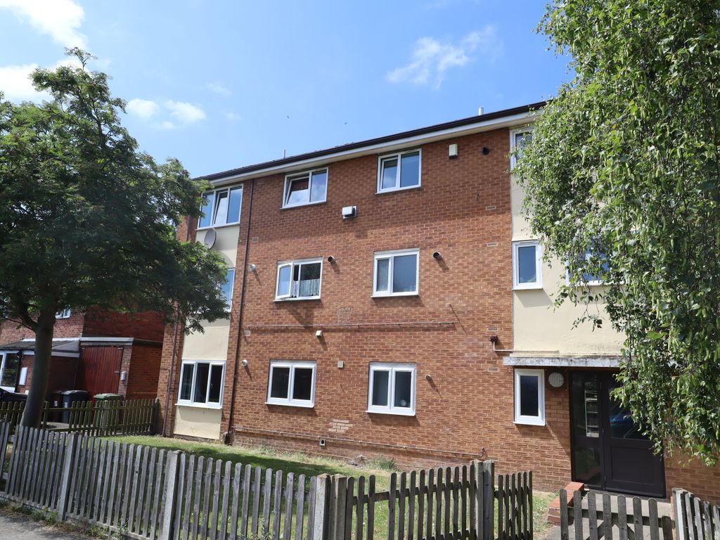 2 bed flat for sale in Staverton Crescent, Lincoln LN6, £100,000