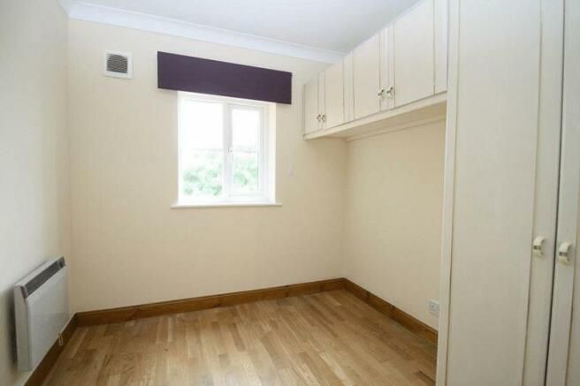 1 bed flat for sale in West Wycombe Road, High Wycombe HP12, £140,000