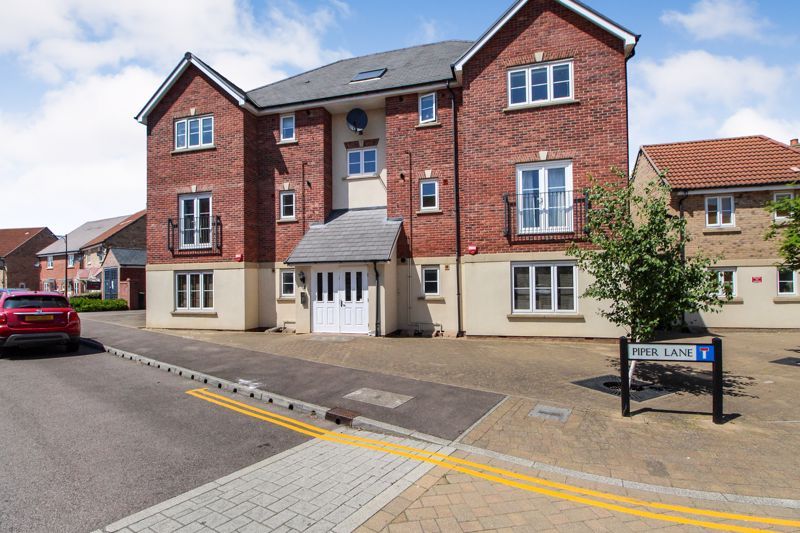 2 bed flat for sale in Piper Lane, Wixams MK42, £215,000