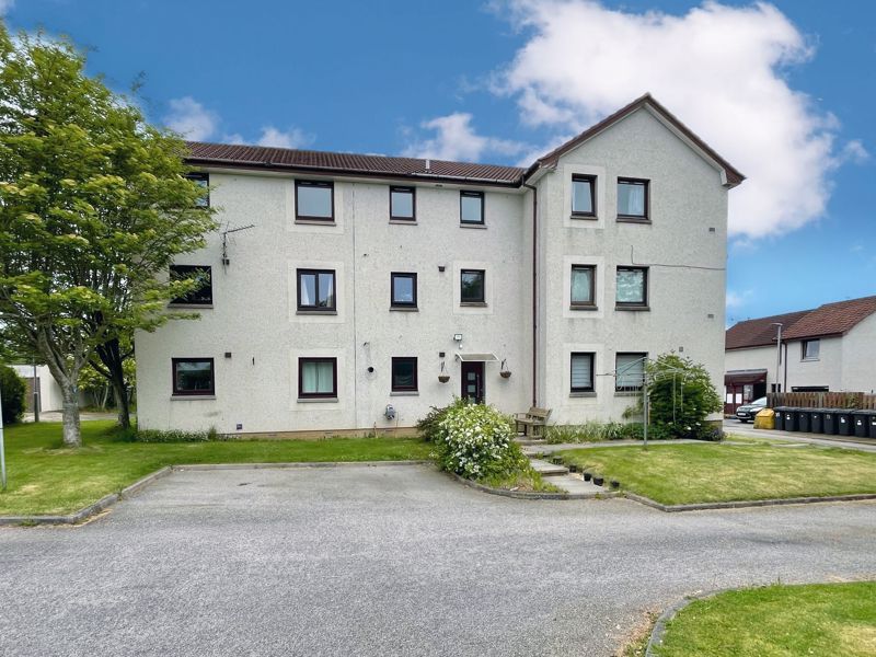 2 bed flat for sale in Gordon Avenue, Inverurie AB51, £107,500